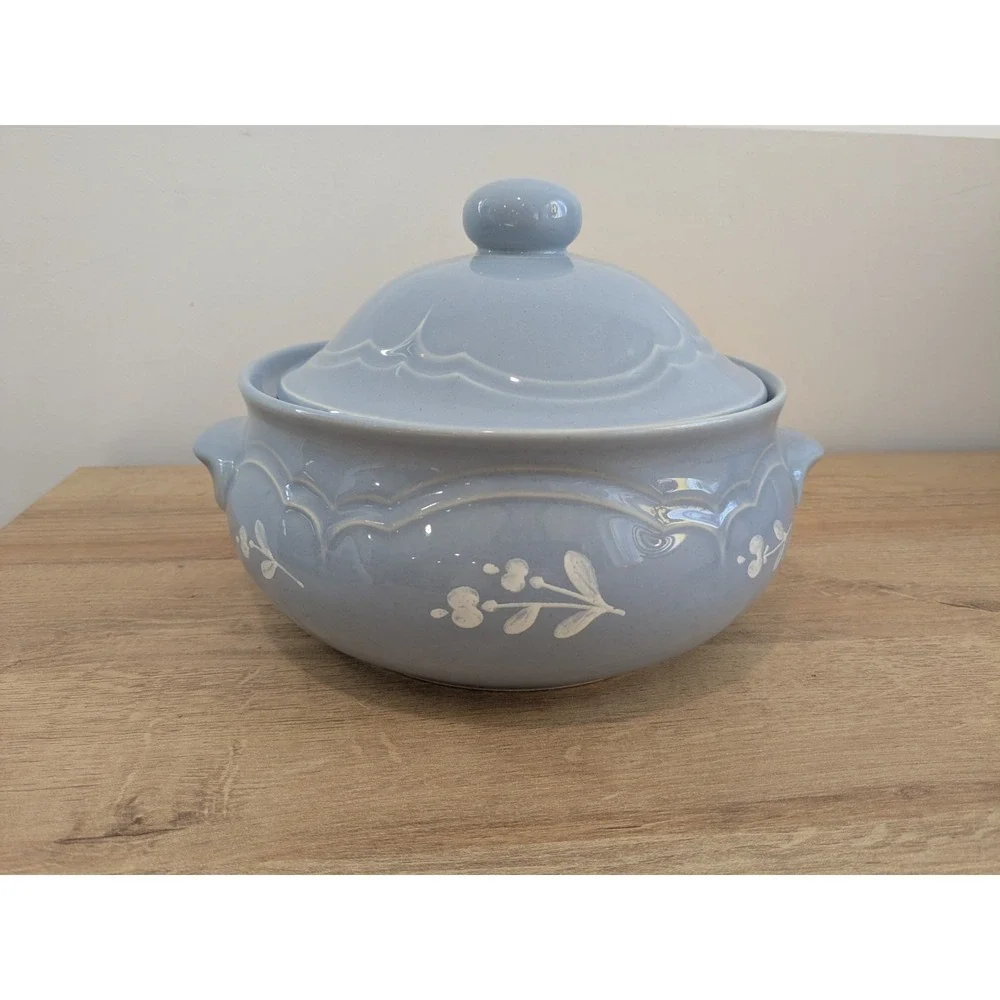 Pfaltzgraff Bouquet 2 Quart Casserole Dish Blue White Floral w/ Lid‎ 8''